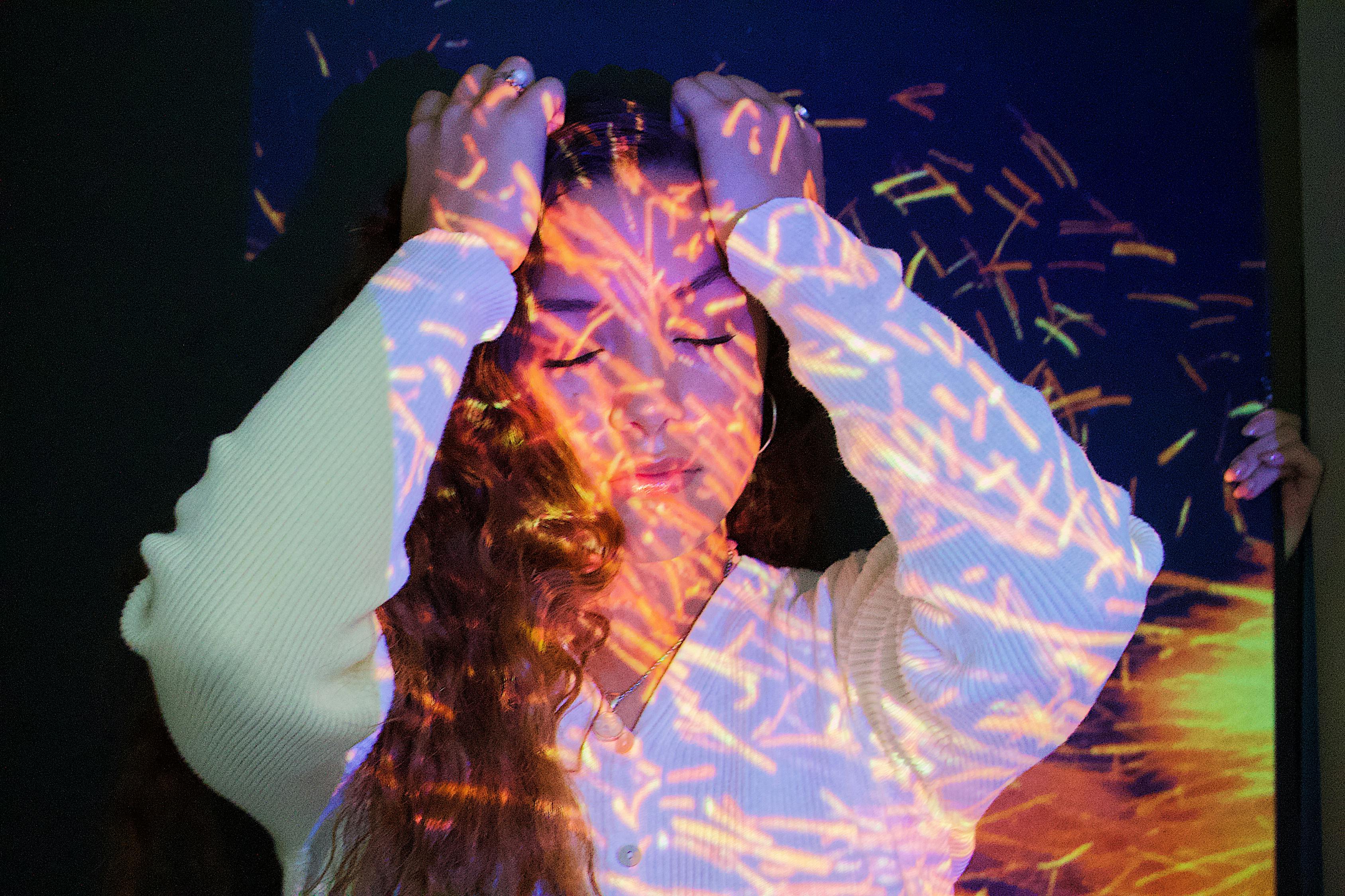 揭秘美女荷官在线背后的含义与现象